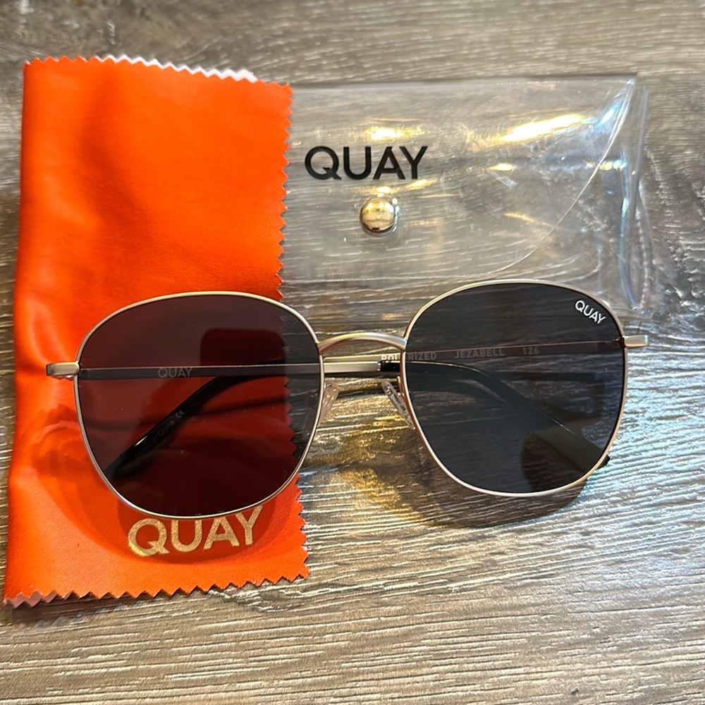 Quay sunglasses! New, no scratches, polarized lenses